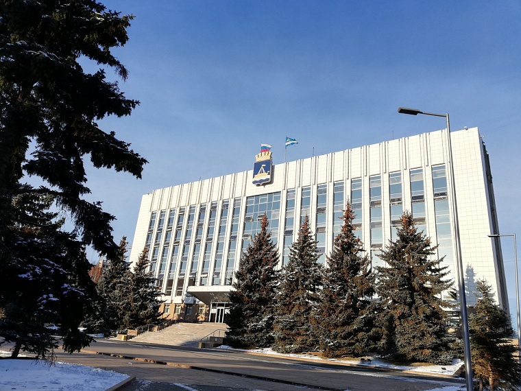 Выше, чем у кабинетных сотрудников: в Тюмени квартальным подняли зарплаты