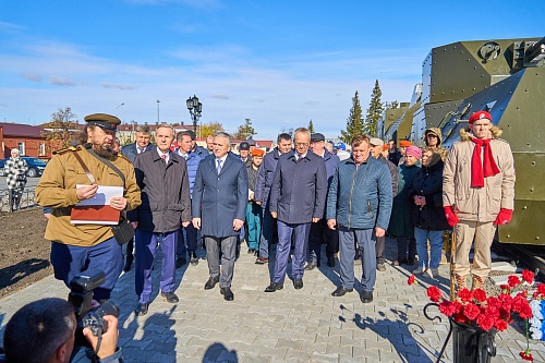 В Ишиме установили памятник бронепоезду "Патриот", увековечив подвиг железнодорожников