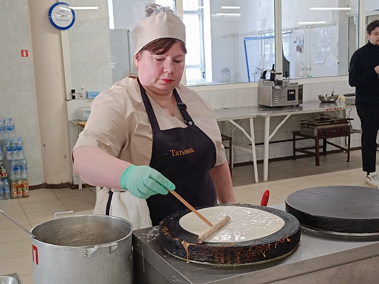 Тюменским журналистам понравились блины с копченой курицей