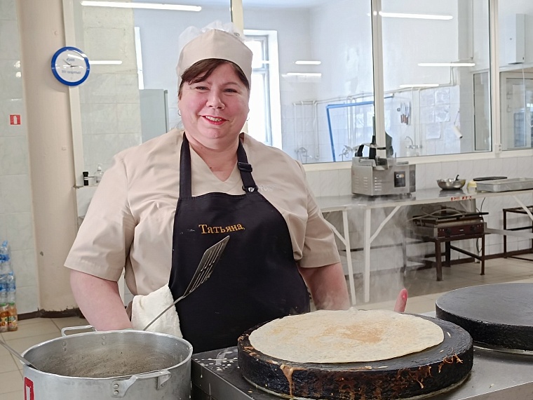 Тюменским журналистам понравились блины с копченой курицей