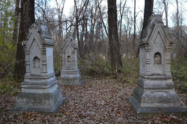 В Тюмени создадут мобильный путеводитель по Текутьевскому кладбищу