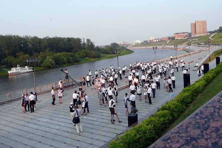 События 21 июня: школьный вальс, детский «Сабантуй», митинги памяти и скорби