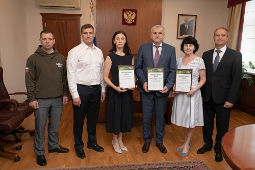 "Мы говорим спасибо": тюменские коллективы наградили за помощь бойцам СВО