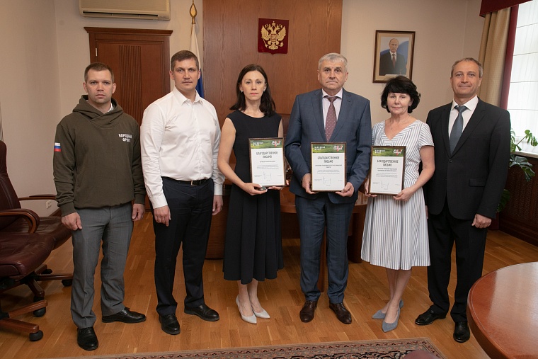 "Мы говорим спасибо": тюменские коллективы наградили за помощь бойцам СВО