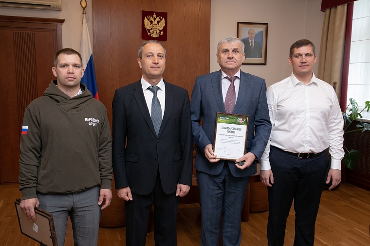 "Мы говорим спасибо": тюменские коллективы наградили за помощь бойцам СВО