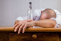Можно ли обмануть алкотестер и как спиртное «изнашивает» организм
