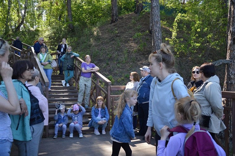 Тюменцы познакомились с флорой и фауной Гилевской рощи