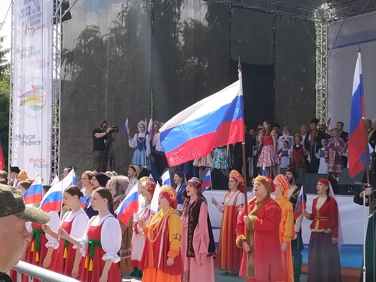 В Тюмени на Цветном бульваре открылся фестиваль "Мост дружбы"