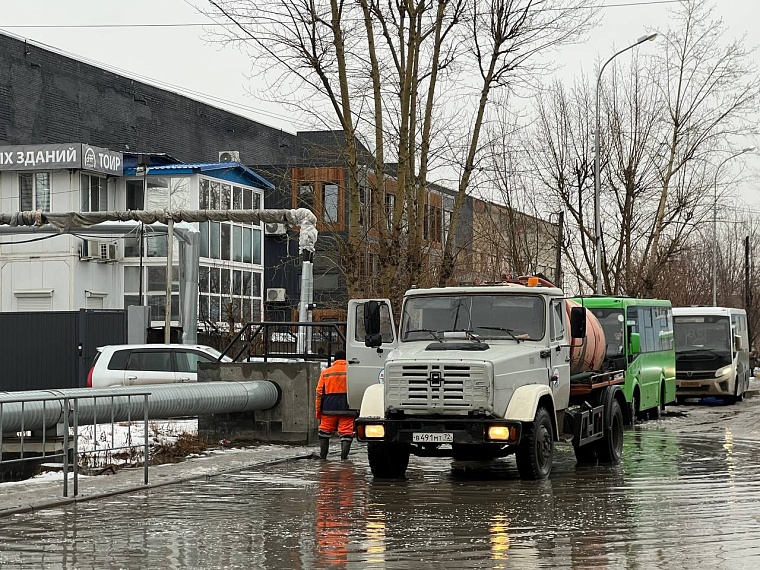 Тюменцы могут сообщить, где нужно откачать лужи