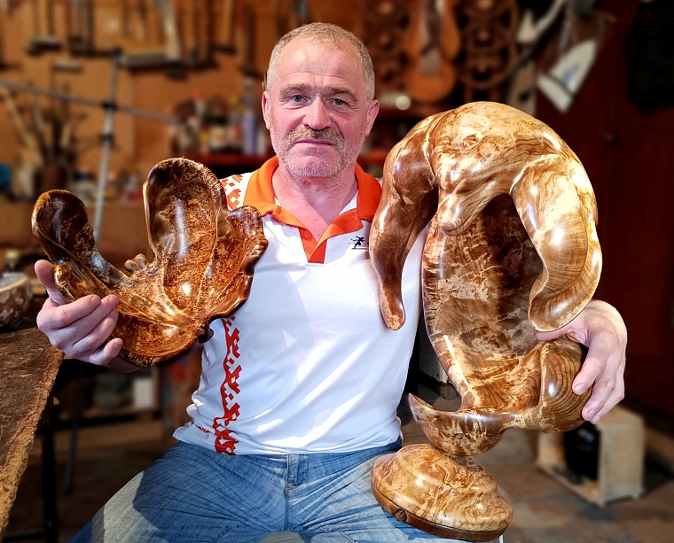 Бердюжский мастер по дереву создает шедевры без помощи станков и фрез