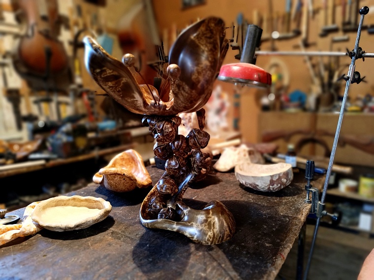 Бердюжский мастер по дереву создает шедевры без помощи станков и фрез