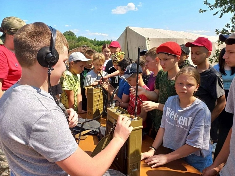 Каникулы с элементами ратного дела: 830 юных тюменцев отдохнут в оборонно-спортивном лагере