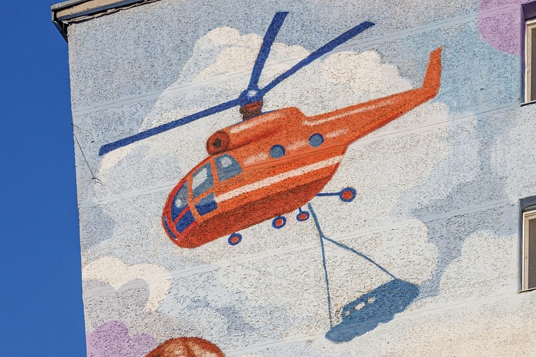 «Край первых»: тюменцы любуются новым муралом о первооткрывателях Западной Сибири