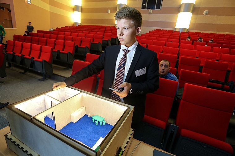 На Кубок губернатора по робототехнике привезли «умный дом» и трубу ТЭЦ