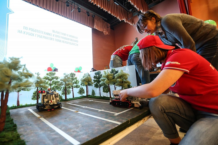 На Кубок губернатора по робототехнике привезли «умный дом» и трубу ТЭЦ