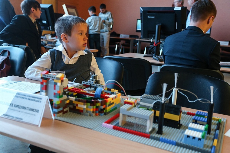 На Кубок губернатора по робототехнике привезли «умный дом» и трубу ТЭЦ