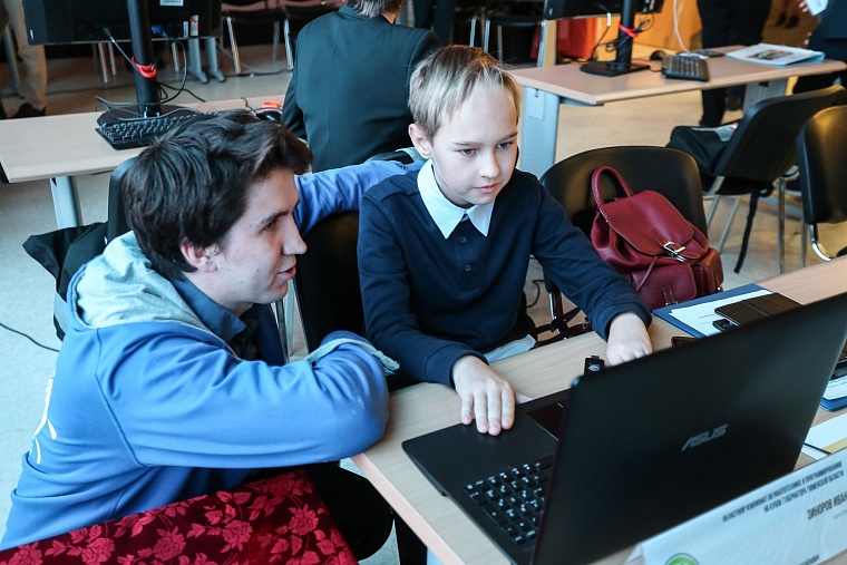 На Кубок губернатора по робототехнике привезли «умный дом» и трубу ТЭЦ