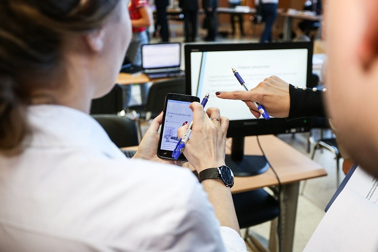 На Кубок губернатора по робототехнике привезли «умный дом» и трубу ТЭЦ