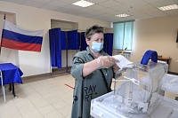 Тюменцы спешат на избирательные участки для голосования по поправкам в Конституцию