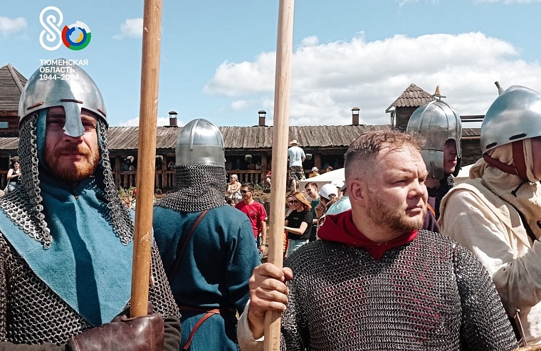 На фестивале  «Абалакское поле» работает ярмарка мастеров со всей России