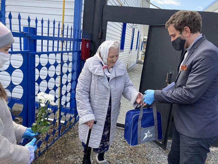 В канун 9 Мая тюменские ветераны получили от губернатора поздравительные открытки и единовременные выплаты