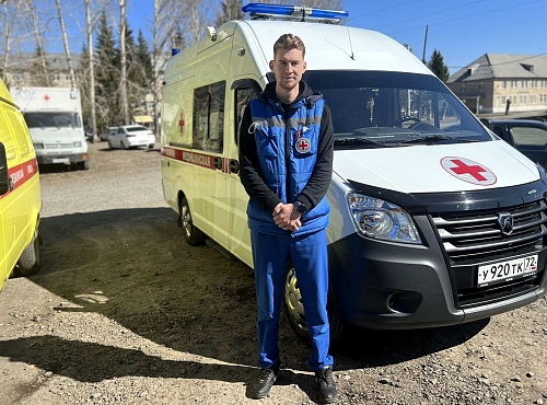 "Быть полезным": молодой фельдшер из Голышманово все больше влюбляется в профессию