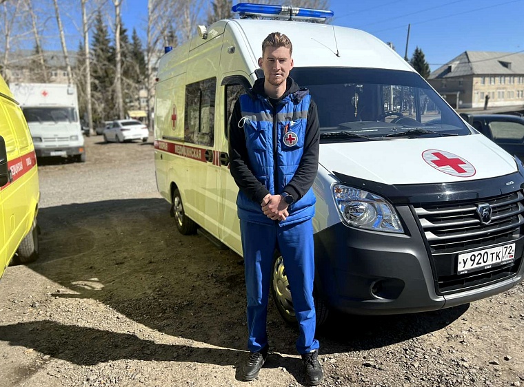 "Быть полезным": молодой фельдшер из Голышманово все больше влюбляется в профессию