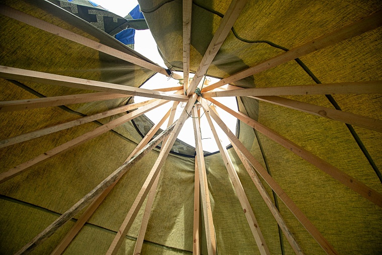 Уватский район приехал в Тюмень с чумом, нефтью и маскотами