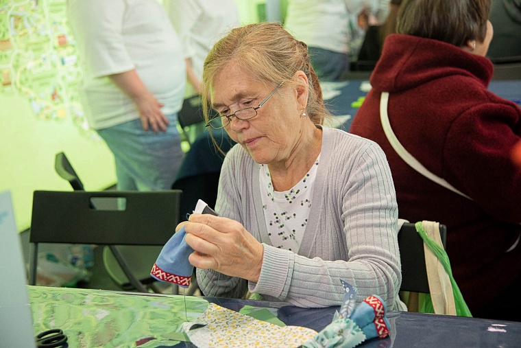 Уватский район приехал в Тюмень с чумом, нефтью и маскотами