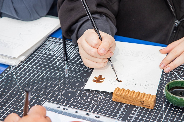 Уватский район приехал в Тюмень с чумом, нефтью и маскотами