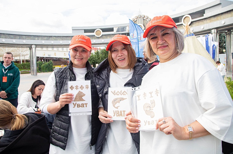 Уватский район приехал в Тюмень с чумом, нефтью и маскотами