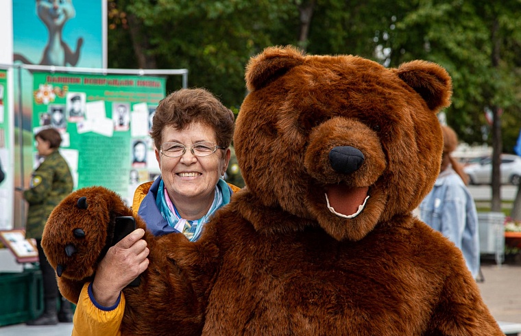 Уватский район приехал в Тюмень с чумом, нефтью и маскотами