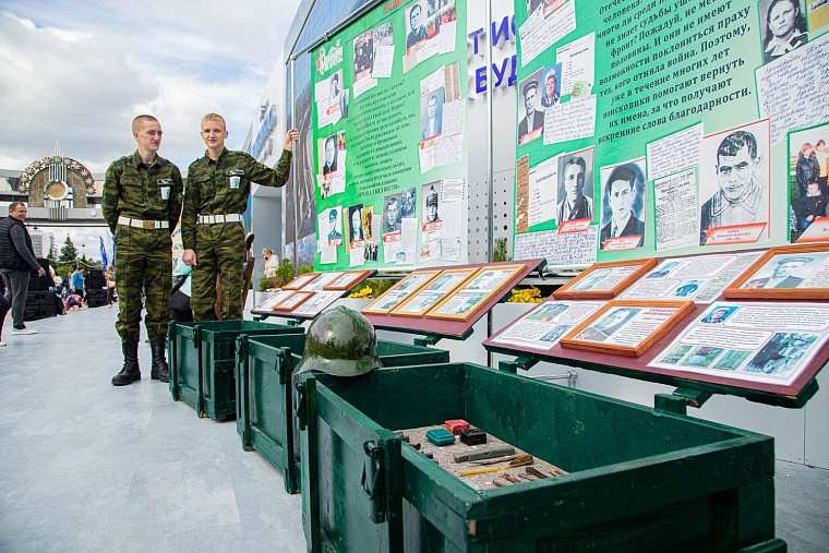 Уватский район приехал в Тюмень с чумом, нефтью и маскотами