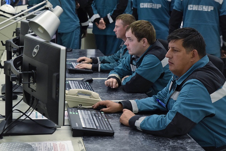 Максиму Акимову и Александру Моору рассказали о цифровой трансформации СИБУРа