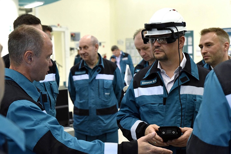 Максиму Акимову и Александру Моору рассказали о цифровой трансформации СИБУРа