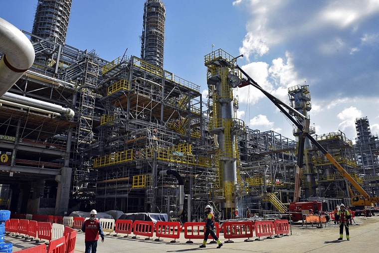 Максиму Акимову и Александру Моору рассказали о цифровой трансформации СИБУРа