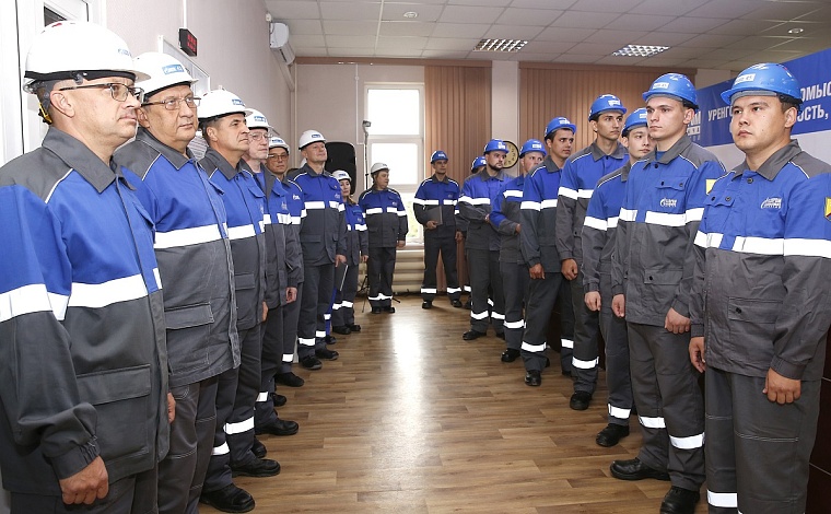 Ветераны и молодые специалисты Уренгойского газопромыслового управления