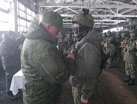Бойцов подразделения "Тобол" наградили медалями за отличия в службе