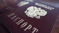 Жительница Удмуртии требовала вклеить новую фотографию в старый советский паспорт