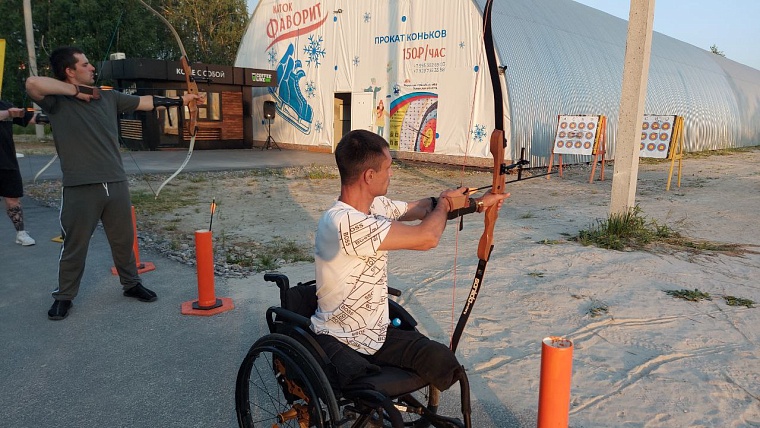 Для тюменских ветеранов СВО проводят бесплатные занятия по стрельбе из лука