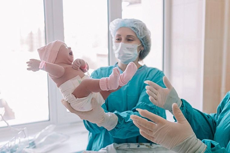 Первого малыша, родившегося в Тюмени в 2024 году, назвали Всеволодом