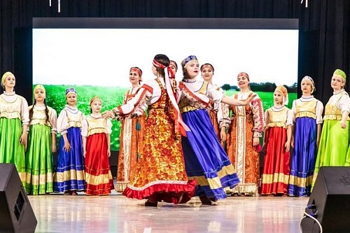 Пусть всегда будет солнце! Центр русской культуры встретил май