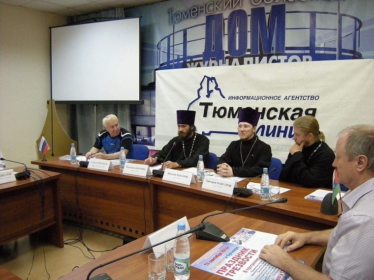 В праздник трезвости тюменских моржей искупают пожарные