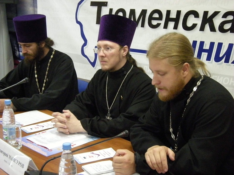 В праздник трезвости тюменских моржей искупают пожарные