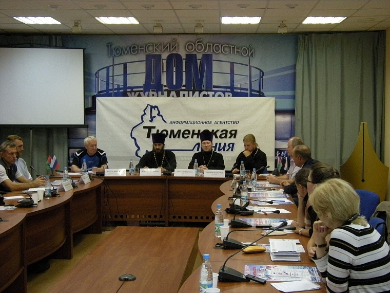 В праздник трезвости тюменских моржей искупают пожарные