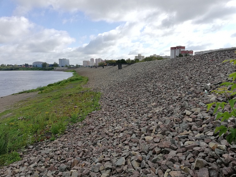 В Уватском районе приводят в порядок дамбы