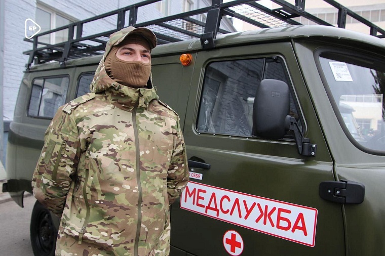 "Единая Россия" передала автомобили бойцам БПЛА