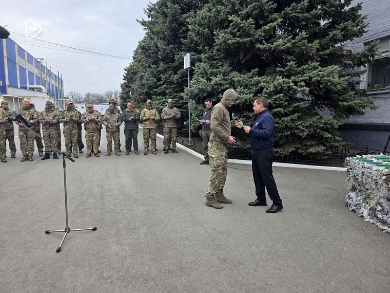 "Единая Россия" передала автомобили бойцам БПЛА