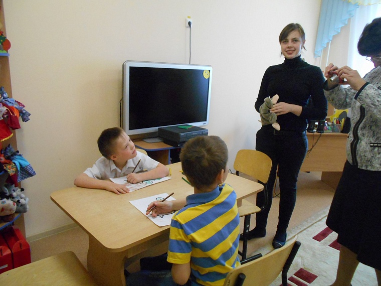 В Успенке умственно отсталых детей адаптируют к повседневной жизни