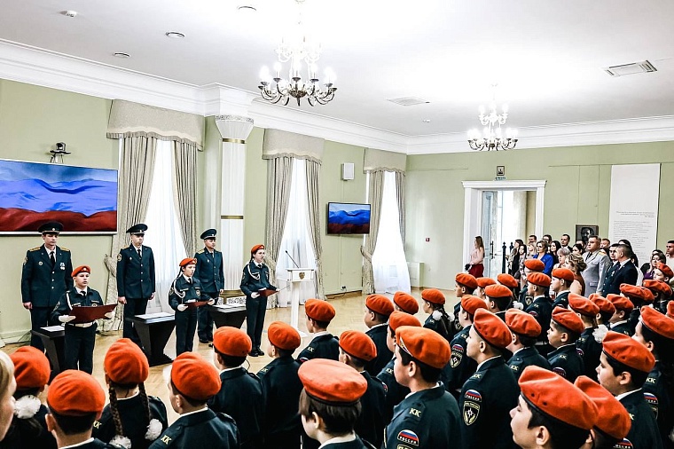В Тобольске наградили школьников, спасших утопающего